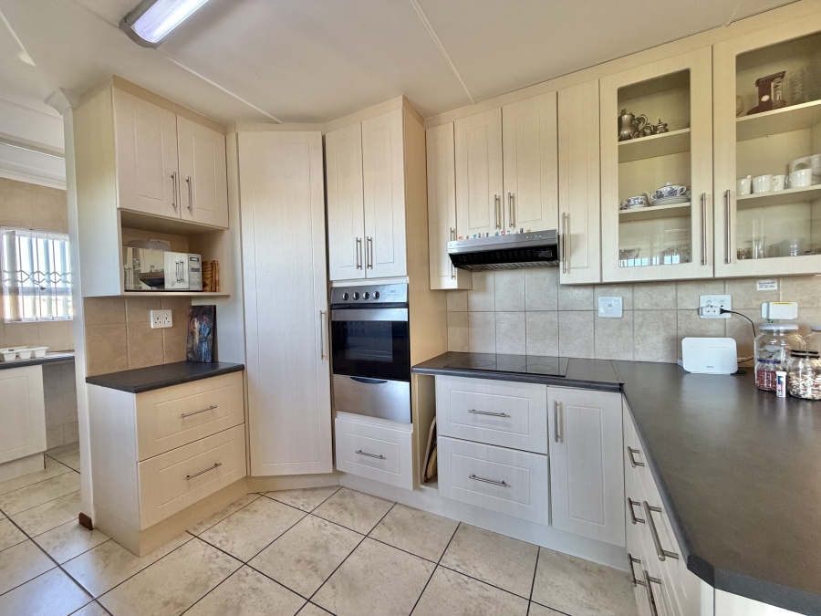 3 Bedroom Property for Sale in Wavecrest Eastern Cape